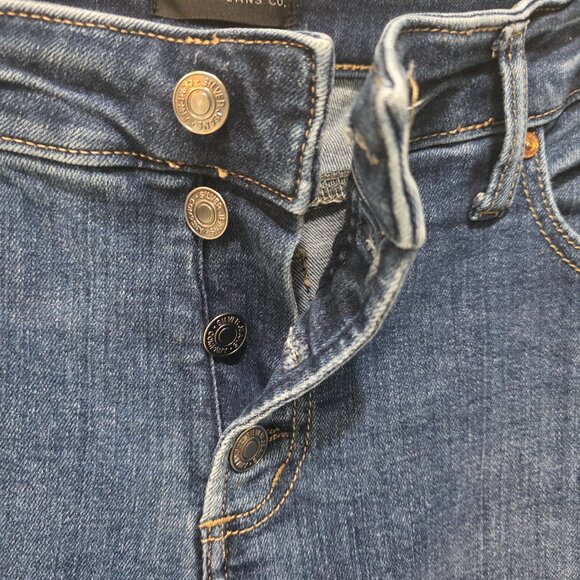 Silver Jeans Co. Button Fly Distressed Jeans | Size 34/27 | Raw Hem Denim - Picture 6 of 16